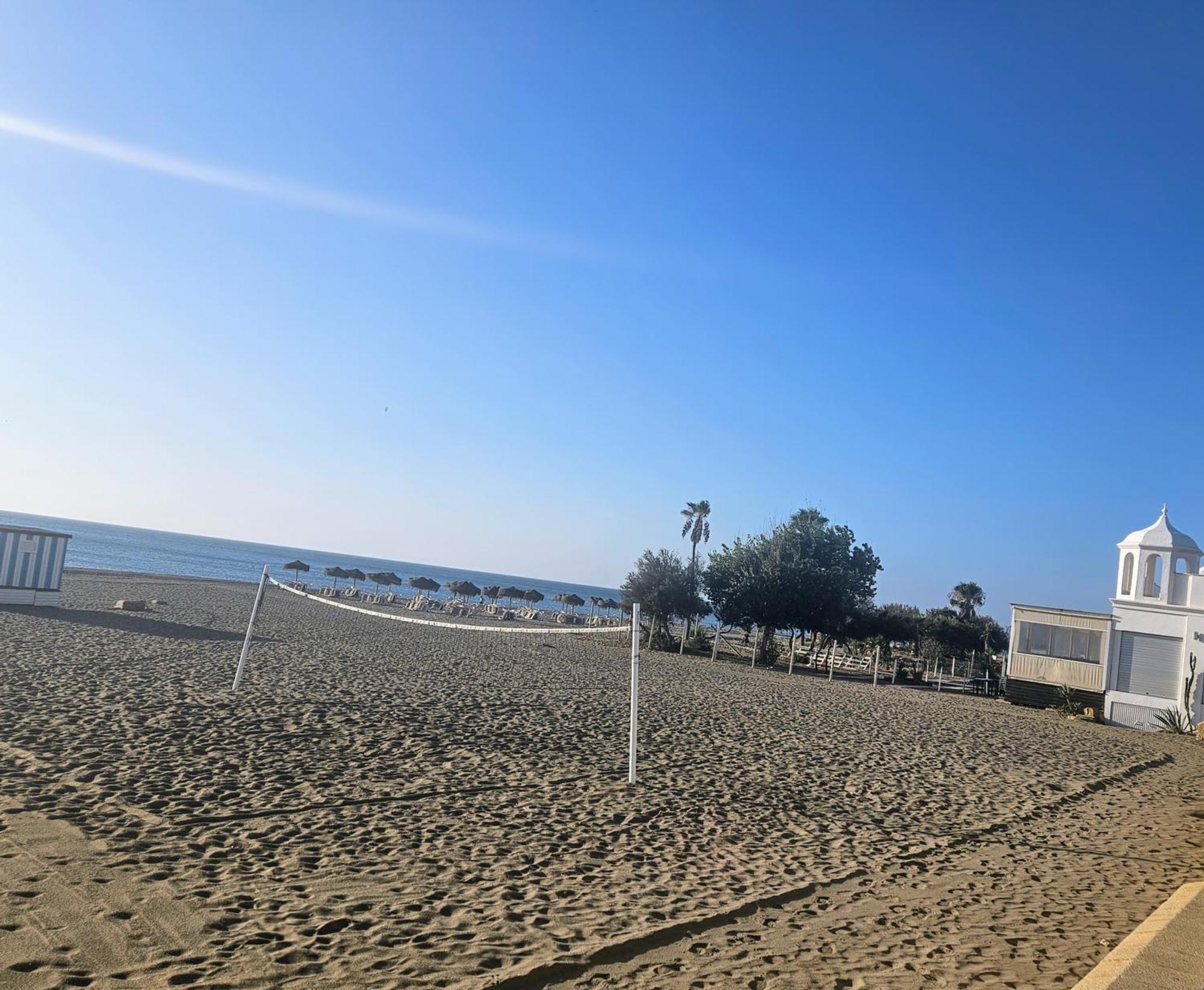Apartment Marina Castillo, Beachfront Sea Views 500m To And Duquesa Marina *
